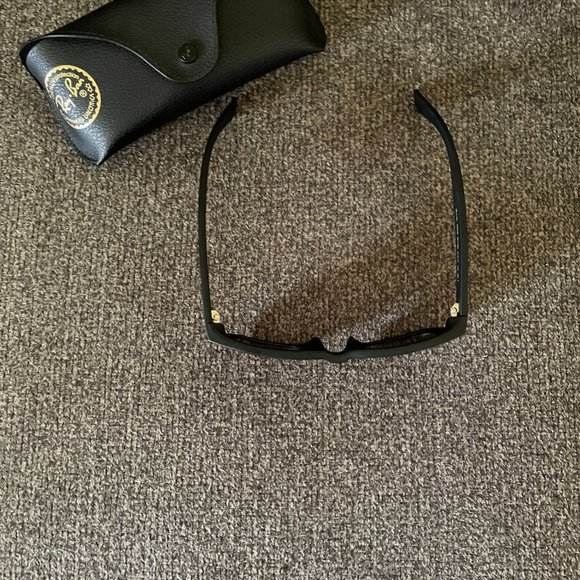 Ray-Ban RB4165 Justin Sunglasses - Picture 4 of 4